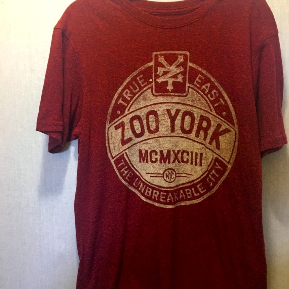 Zoo York “the unbreakable city” burgundy tee